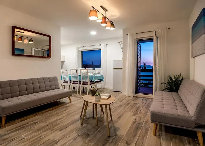 Spacious Apartment With Pool And Jacuzzi