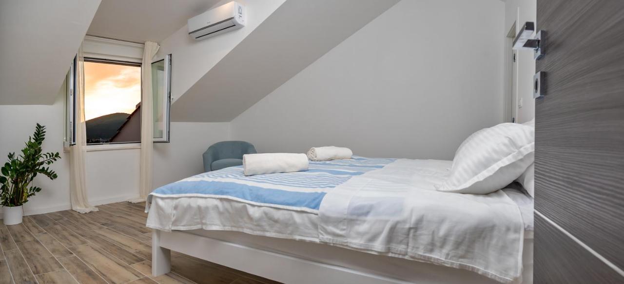 Spacious With Pool And Jacuzzi Trogir