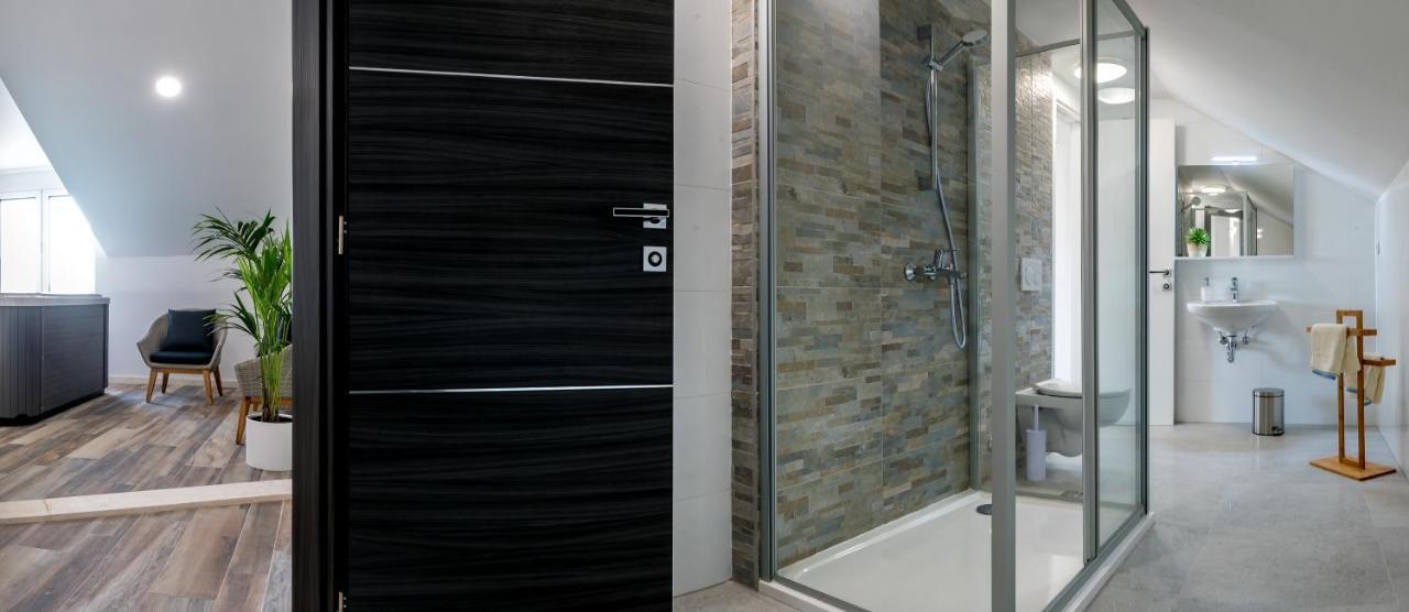 Spacious With Pool And Jacuzzi *