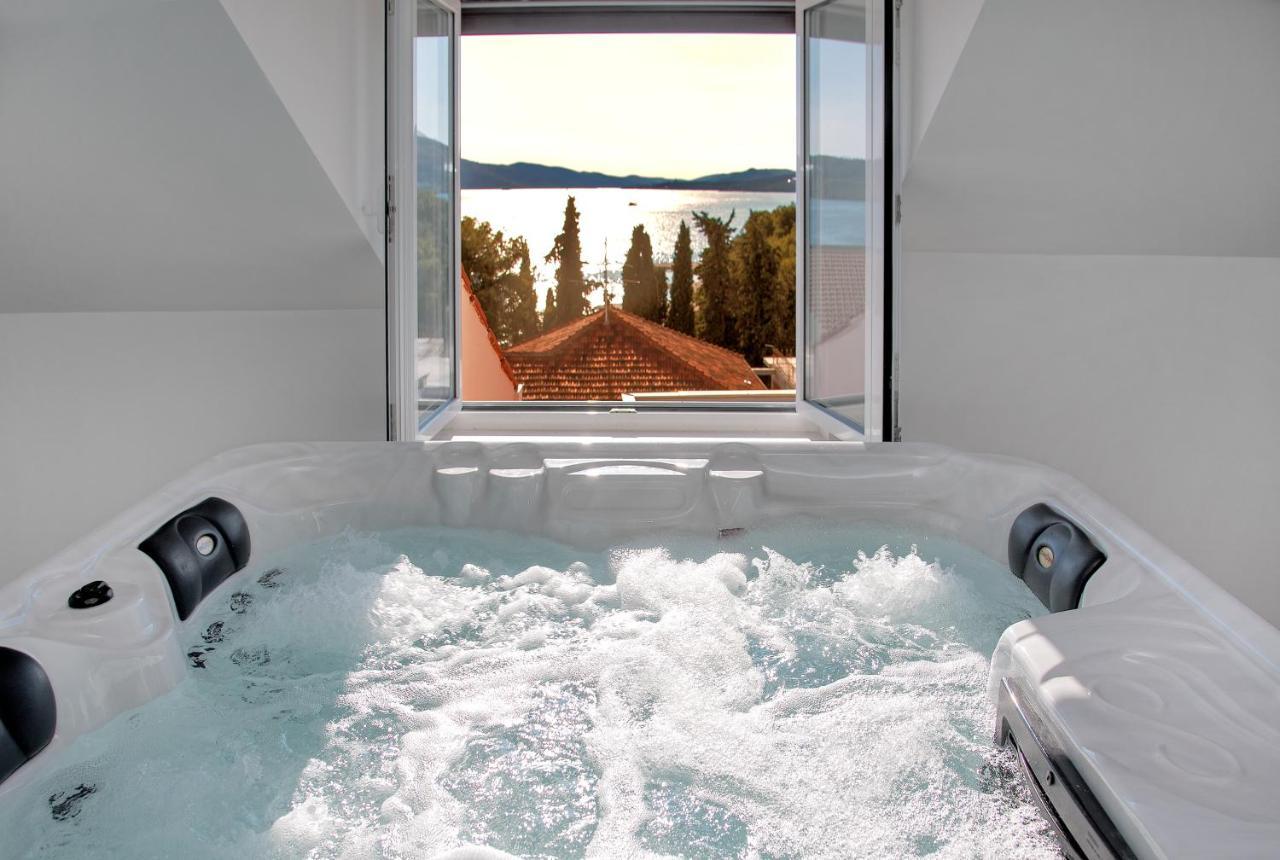 Spacious With Pool And Jacuzzi Apartment *