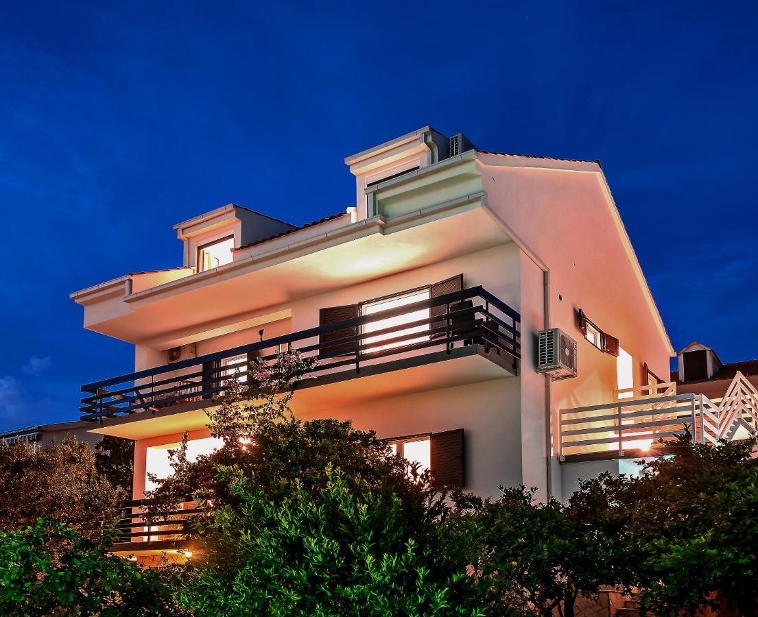 Apartment Spacious With Pool And Jacuzzi