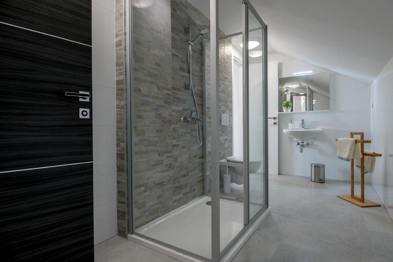 Apartment Spacious With Pool And Jacuzzi