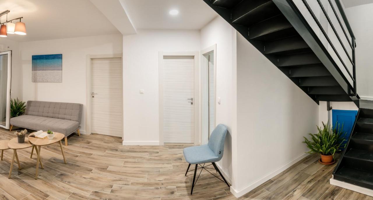 Apartma Spacious With Pool And Jacuzzi