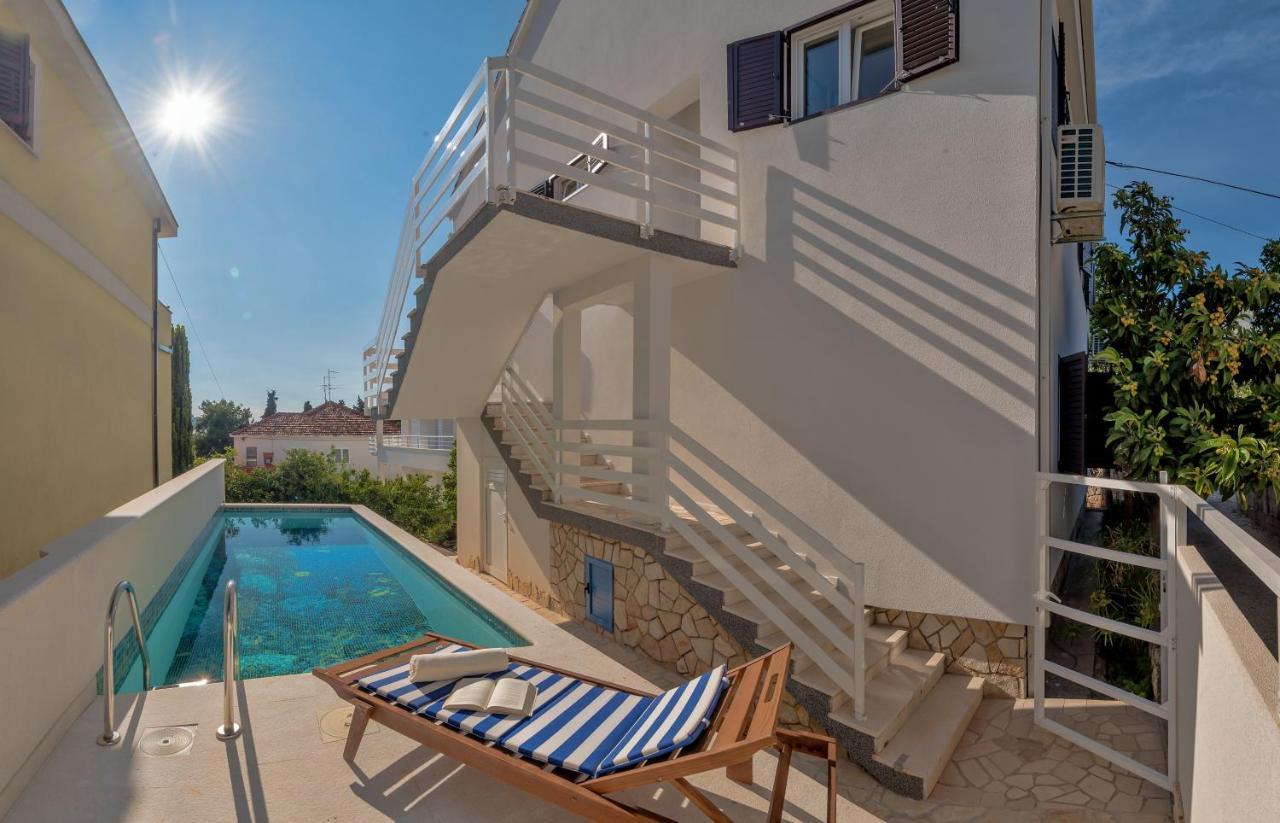Apartma Spacious With Pool And Jacuzzi